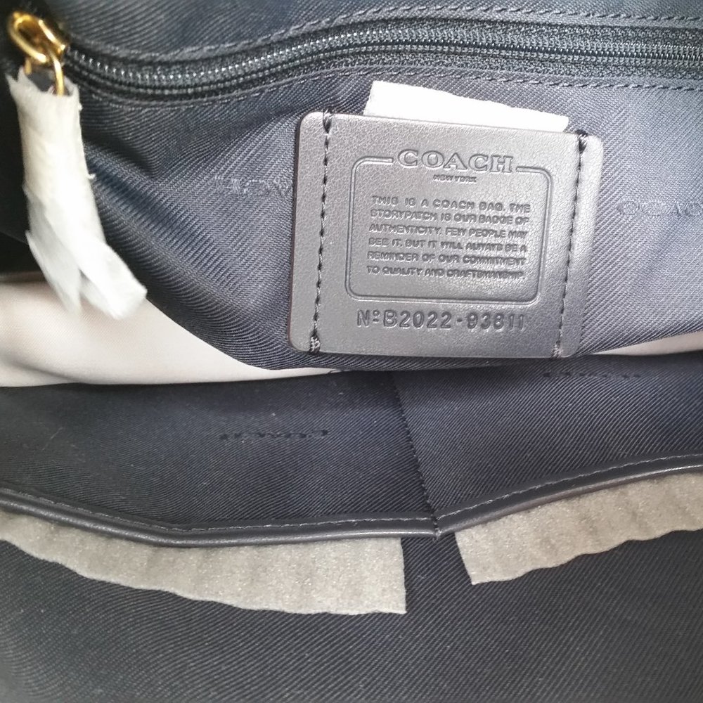 COACH Shay Leather Shoulder Bag - Lake color >>SOLD OUT>> - Picture 13 of 14